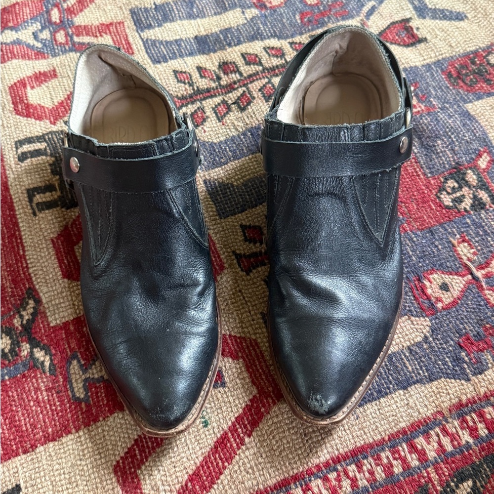 Black Ankle Boots with Polished Leather and Rounded Toe